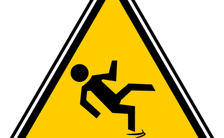  Lavoro: Azienda incolpevole se un lavoratore cade sul pavimento bagnato